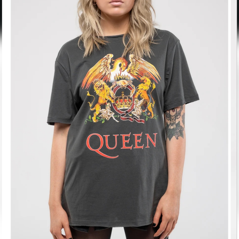 Queen graphic tee NWT - Picture 3 of 9
